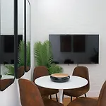 1290-7 New Renovated 2 Bedrooms In Ues